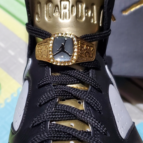 Shoes - Picture 2 of 13